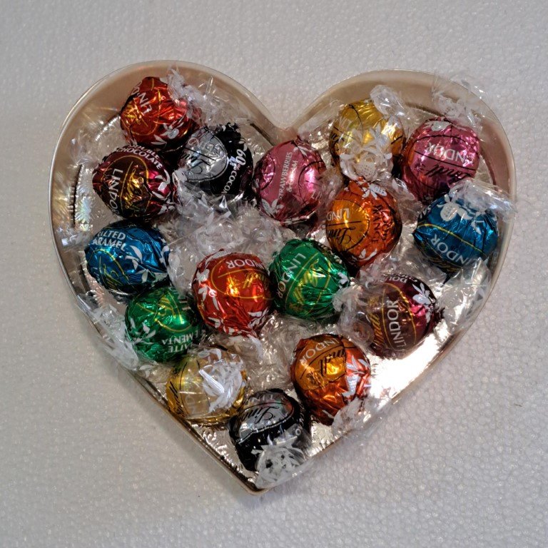 Lindt chocolates Heart shaped gift box 16 - Luxury Chocolate Pick n Mix